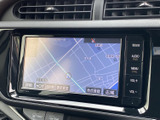 目的地への道案内をスムーズに行います。鮮明な画面で、初めての場所でも安心ドライブをサポート。運転に集中できる環境です。