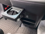 この度は、当店のお車をご覧いただきまして誠にありがとうございます。当店では全国販売・納車も行っております。県によって陸送費用は異なりますのでお気軽にお問い合わせください。
