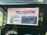 停車中にテレビや映像を楽しめる機能が搭載。長距離移動の休憩時間に、リラックスしたひとときを過ごせます。