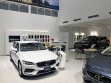 ショールームには最新のボルボ車を始めお買い得な限定車も展示しております 中古車と変わらないお支払いプランでお乗りいただけるお車もございます 是非御相談下さい