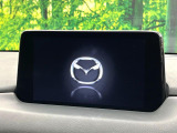 【マツダコネクトナビ】車内の雰囲気にマッチした一体型タイプのナビ。各種車輌設定やBluetooth再生等、様々な機能が楽しめます。直感的なダイヤル操作が可能で、使い勝手も良好です。