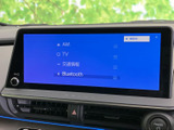 AM/FMラジオに加え、TVやBluetooth接続で、多彩な音源を楽しめます。お好みの音楽や番組で、車内空間を彩りましょう。