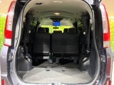 普段のお買い物や通勤、送迎等に十分な荷室スペースを確保しております。セカンドシートを倒すと、大きな荷物の積載も可能です♪