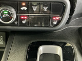 運転席/助手席シートヒーターで寒い日もすぐに温かくなり快適に過ごせます。2段階の温度調整が可能です