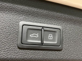【パワーバックドア】スマートキーや運転席のボタンを押すだけでリアゲートが自動で開閉します!荷物を持っている時や、高い位置にあるバックドアを閉める際に便利な機能です♪