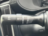 雨天時でもクリアな視界を確保できるワイパーレバー。様々な運転状況に合わせて、最適な拭き取り設定が可能です。