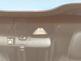 【ホンダセンシング】走行中に前方の車両等を認識し、衝突しそうな時は警報とブレーキで衝突回避と被害軽減をアシスト。より安全にドライブをお楽しみいただけます。