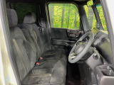 運転席シート廻りは使用感も少なく、良好な状態となっています。丁寧に使われていたことがよくわかりますね。