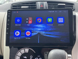 様々な情報を表示するモニターは、見やすいレイアウトで運転をサポート。車両に関する情報を的確に把握し、安全な運転に貢献します。