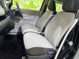 運転席からの眺めは良好で、周囲の状況を把握しやすいです。快適なドライビングをサポートする機能が満載です。