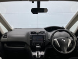 開放感のある室内空間。ドライバーは、見やすいメーター類と操作しやすいスイッチ類に快適さを感じられます。快適な運転環境を提供します。