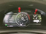 視認性の高いメーター類が、運転に必要な情報を的確にドライバーに伝えます。操作性にも優れており、安全運転をサポートします。確認しやすい配置です。