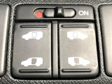 【両側パワースライドドア】スマートキーや運転席のスイッチで後席両側スライドドアの開閉が可能♪電動だから力を入れてドアを開ける必要が無く、小さなお子様でも簡単に開け閉めでき快適です♪