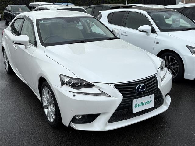 IS 300h バージョンL 4WD 本革シート