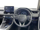 運転席まわりです。 各操作スイッチは使いやすい位置に配置されてます。