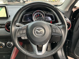 握りやすいステアリングで、運転操作を快適に行えます。操作性にも優れており、スムーズなドライビングをサポートします。