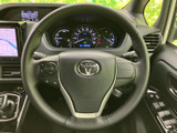 駐車時の安全性を高めるバックモニター。狭い場所でも、安心して駐車できます。後方の状況をしっかり確認できます。
