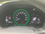 視認性の高いメーターで、運転に必要な情報を的確に把握できます。運転状況を常に把握し、安全運転をサポートします。