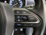ステアリング右側には、運転支援機能を手元で操作できるスイッチ類を配置しています