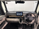 見通しの良い運転席回りとなっておりますので安心して運転をして頂けます!窓が大きいので明るく開放的な室内です