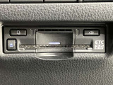 高速道路で便利な【ETC2.0】を装備しています。光ビーコン搭載で渋滞情報などナビゲーションと連動することで機能も充実いたします。他、観光施設に立ち寄るための高速料金割引サービス等もございます。