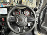 【純正革巻きステアリング】上質な革を使用することで、手にしっかり馴染みとても運転しやすいハンドルです♪