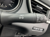 操作しやすい位置に配置されたウインカーレバーは、安全な車線変更や右左折をサポートします。