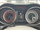 視認性の高いメーターで、運転に必要な情報をしっかり確認できます。スポーティーなデザインが、運転するモチベーションを高めます。