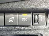 【ステアリングヒーター】冬場に冷たくなりやすい革巻きステアリングを、スイッチ一つで素早く適温に!エアコンよりも早く温まってくれるので、寒い日の運転も快適になりますね♪