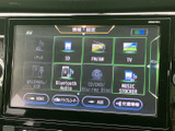 様々なメディアに対応し、車内でのエンターテイメントを充実させてくれます。お好みの音楽で快適なドライブをお楽しみください。