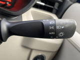 操作しやすい位置に配置されたウインカーレバー。スムーズな操作で、安全な車線変更をサポートします。オートリターン機能も搭載しています。