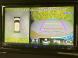 後方の状況を画面で確認できるので、狭い場所での駐車や車庫入れが格段に楽になります。安全性を高める必須装備です。