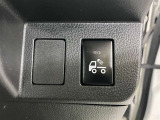 荷室作業灯スイッチを運転席側に配置室内から点灯することができます。