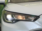 【LEDヘッドライト】悪天候や夜間走行時も良好な視界を確保し安心して運転できる高輝度LEDヘッドライトを装備!点灯速度が早く、消費電力も抑えられています。