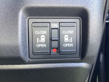 運転席からワンタッチでスライドドアを開閉できるスイッチです。