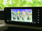 停車中にはTVの視聴も可能。待ち時間や休憩時間に、お気に入りの番組をお楽しみいただけます。快適な空間を演出します。