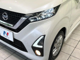 【LEDヘッドライト】悪天候や夜間走行時も良好な視界を確保し安心して運転できる高輝度LEDヘッドライトを装備!点灯速度が早く、消費電力も抑えられています。