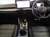 《インパネ》 見やすさと操作性を考慮したレイアウトを採用し、快適な運転環境を実現しています。