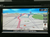 見やすい地図表示で、運転中でも前方確認を妨げません。スムーズなルート案内で、目的地までの道のりをサポートします。