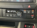 運転席にはシートヒーターが付いています!寒い日に便利な装備ですね。