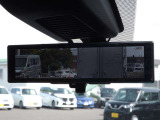 【インテリジェントルームミラー】後方のカメラ画像が映し出されるので、乗員や荷物でさえぎられがちな後方視界をクリアに保ちます♪