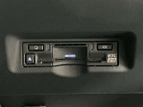 高速道路で便利な【ETC2.0】を装備しています。光ビーコン搭載で渋滞情報などナビゲーションと連動することで機能も充実いたします。他、観光施設に立ち寄るための高速料金割引サービス等もございます。