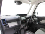 ダイハツのお店では、ダイハツ車を知り尽くしたプロフェッショナルが、専用の診断機器を使って各システムを点検しております。