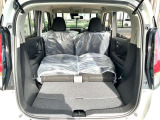 シートをすべて倒すとこんなに広々。たくさん荷物を積めます。これだけのスペースであればかなりの荷物が載せられます。
