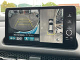 後方の視界を広げ、安全な駐車をサポートします。狭い場所でも、スムーズに駐車できます。