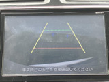 バックモニターで、狭い場所でも安全に駐車できます。後方の状況をしっかり確認し、自信を持って運転しましょう。