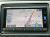 見やすい地図画面で、目的地へのナビゲーションをスムーズに行えます。長距離ドライブでも安心、道に迷う心配はありません。