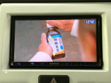 停車中には、テレビや映像コンテンツを楽しむことができます。長距離移動のお供に最適です。
