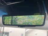 【デジタルインナーミラー】後席の大きな荷物や同乗者で後方が確認しづらい時でも安心!カメラが撮影した車両後方の映像をルームミラー内に表示。クリアな視界で状況の確認が可能です!