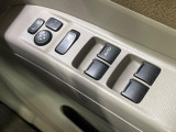 【電動格納ミラー】サイドミラーは電動格納式となっており、狭い駐車場でもキズがつくリスクを抑えられます。